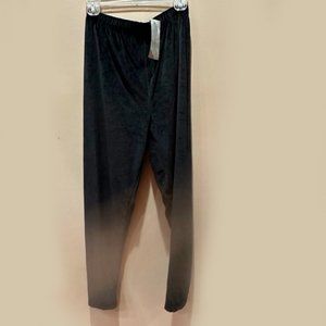 NWT Plush Carolyn Taylor Black pants. Large.